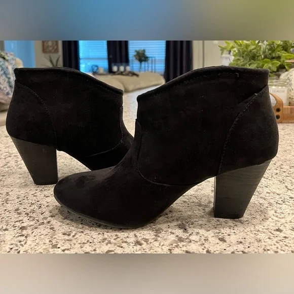 Express Suede Booties Size 8 - Picture 3 of 5